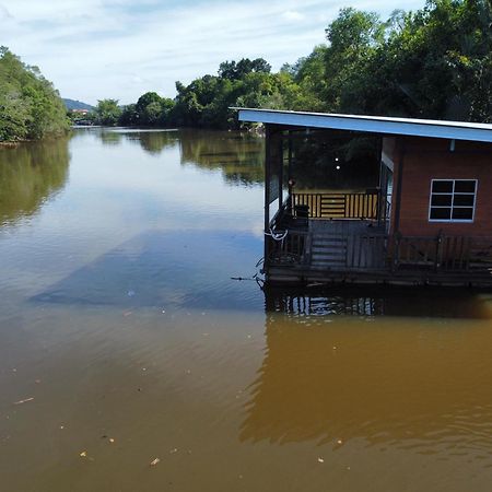 Qimmy Riverside Floating Cabin Kuala Terengganu Exterior foto